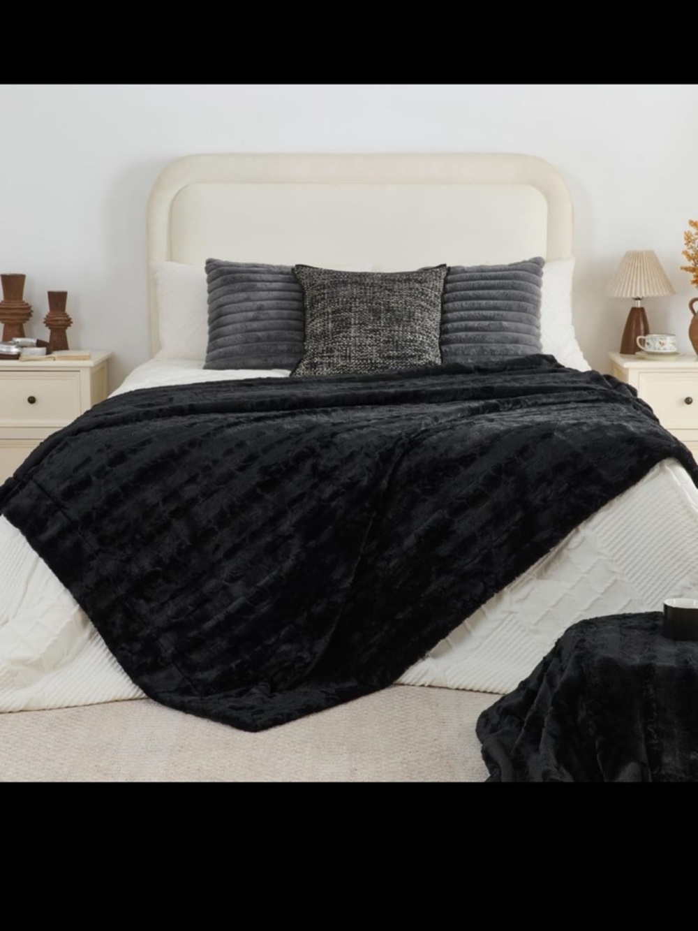 Plush Black Faux Fur Throw Blanket - Luxury Soft Bedding